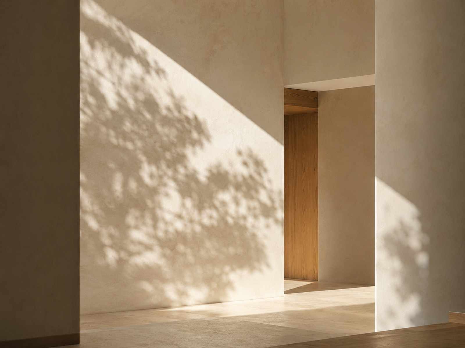 La luz natural recorre un espacio de revoque cálido y define su arquitectura.